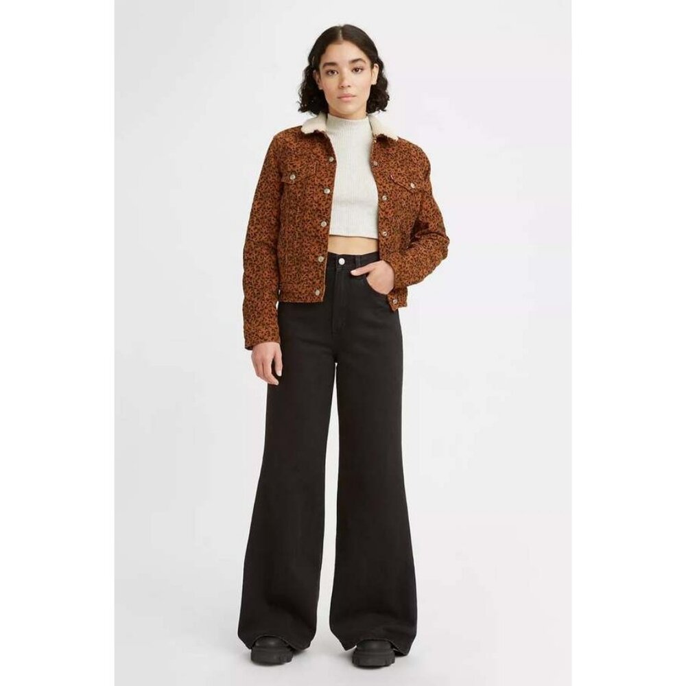 Levi's High Rise Flare Leg Jeans in Trainwreck Black Size 28